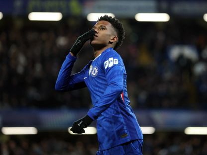 إستيفاو مهاجم تشيلسي يحتفل بهدفه في مرمى برشلونة بدوري أبطال أوروبا - 25 نوفمبر 2025 - Reuters