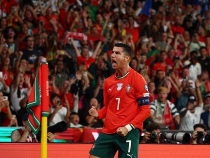 كريستيانو رونالدو قائد منتخب البرتغال يحتفل بهدفه في مواجهة المجر في تصفيات كأس العالم 2026 - 14 أكتوبر 2025 - Reuters