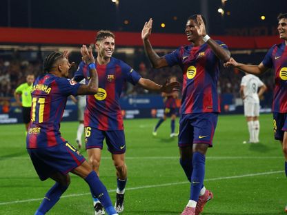 احتفال راشفورد ورافينيا بهدف برشلونة الثاني أمام فالنسيا بالدوري الإسباني 14 سبتمبر 2025 - Reuters