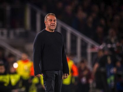 هانزي فليك يدعم شكوى برشلونة من التحكيم ويتجنّب مساجلة ألفارو أربيلوا