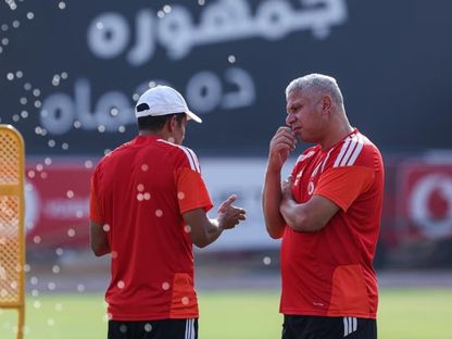 وائل جمعة مدير الكرة مع المدرب الحسين عموتة - 22 سبتمبر 2026 - https://alahlyegypt.com