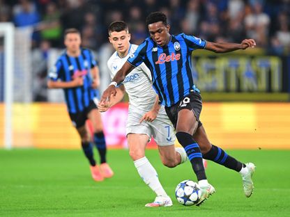 أونست أهانور (يمين) خلال مباراة بين أتالانتا وكلوب بروج في دوري أبطال أوروبا - 30 سبتمبر 2025 - REUTERS