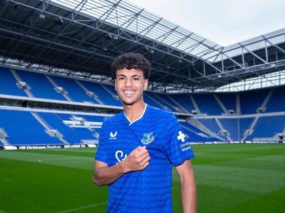 المغربي آدم أزنو بعد انضمامه لنادي إيفرتون الإنجليزي - 29 يوليو 2025 - evertonfc.com