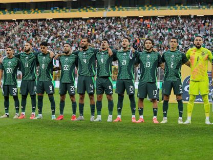 لاعبو منتخب الجزائر قبل مباراة ليبيريا في تصفيات كأس إفريقيا 2025 - 17 نوفمبر 2024 - X/@LesVerts