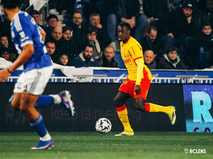 سعود عبد الحميد خلال مباراة ستراسبورغ ولانس بالدوري الفرنسي - 27 فبراير 2026 - X/RCLens