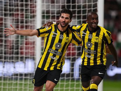 موسى ديابي وحسام عوار يحتفلان بتسجيل هدف للاتحاد في مرمى الاتفاق بالدوري السعودي - 14 مايو 2026 - X/@@ittihad