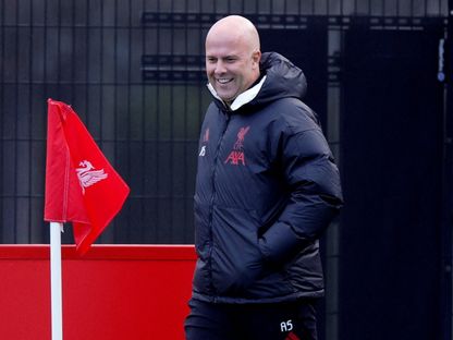 أرني سلوت مدرب ليفربول في تدريبات قبل مواجهة إنتر ميلان بدوري أبطال أوروبا - 8 ديسمبر 2025 - Reuters