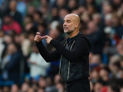 بيب غوارديولا مدرب مانشستر سيتي خلال مباراة مانشستر يونايتد في الدوري الإنجليزي الممتاز - 14 سبتمبر 2025 - Reuters