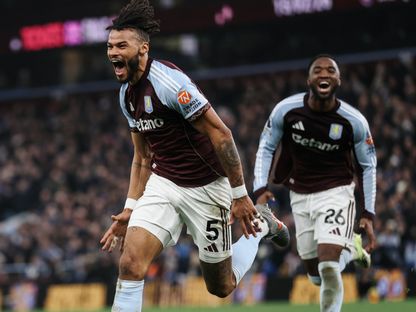 احتفال لاعبي أستون فيلا بتسجيل هدف في مرمى برايتون بالدوري الإنجليزي الممتاز - 11 فبراير 2026 - X/@Aston Villa FC