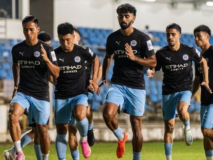 لاعبو مومباي سيتي يقومون بعملية الإحماء - 27 أكتوبر 2025 - X/@MumbaiCityFC