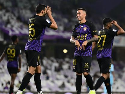 لاعبو العين يحتفلون بهدف في شباك حتا بالدوري الإماراتي - 29 فبراير 2024 - X/alainfcae