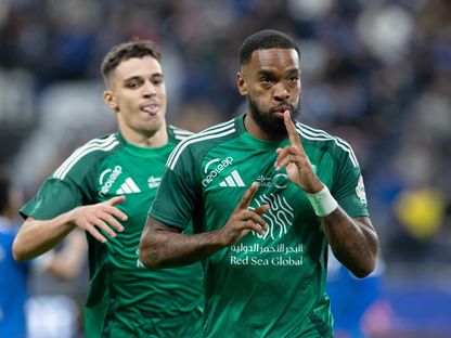 إيفان توني مهاجم الأهلي يحتفل بتسجيل هدف في مرمى الهلال بكلاسيكو دوري روشن السعودي - 28 فبراير 2025 - X/@aawsat_spt
