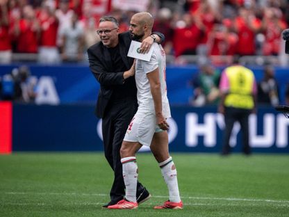 مدرب منتخب المغربي محمد وهبي رفقة سفيان أمرابط بعد نهاية مباراة المغرب وكندا في ثمن نهائي كأس العالم 2026 - 4 يوليو 2026 - Getty Images