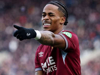 احتفال كريسينسيو سومرفيل لاعب وست هام بتسجيل هدف في مرمى تشيلسي بالدوري الإنجليزي - 31 يناير 2026 - Reuters