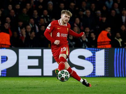 هارفي إليوت لاعب ليفربول يسدد الكرة في مرمى باريس سان جيرمان - 5 مارس 2025 - Reuters