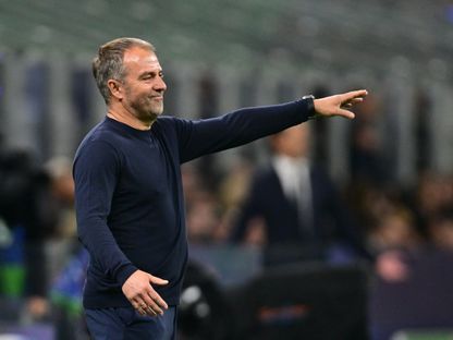 مدرب برشلونة هانزي فليك خلال مباراة إياب نصف نهائي دوري أبطال أوروبا ضد إنتر ميلان - 6 مايو 2025 - Reuters