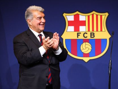 جوان لابورتا يحتفل بفوزه بعد إعادة انتخابه رئيساً لنادي برشلونة - 16 مارس 2026 - Reuters