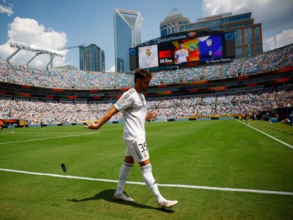 راؤول أسينسيو مدافع ريال مدريد يتعرض للطرد أمام باتشوكا - 22 يونيو 2025 - Reuters