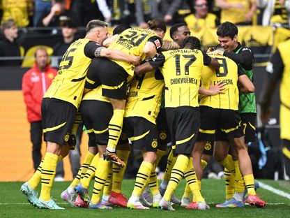لاعبو دورتموند يحتفلون بالفوز على كييل والتأهل إلى دوري أبطال أوروبا - 17 مايو 2025 - Reuters