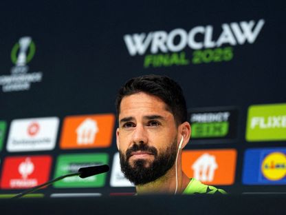 لاعب ريال بيتيس إيسكو خلال المؤتمر الصحفي قبل نهائي دوري المؤتمر الأوروبي - 27 مايو 2025 - Reuters