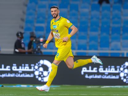 عمر السومة لاعب العروبة يحتفل بهدفه في شباك الرياض بالدوري السعودي - 1 مايو 2025 - X/@SPL