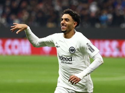 عمر مرموش مهاجم أينتراخت فرانكفورت يحتفل بهدفه في سلافيا براغ في الدوري الأوروبي - 27 أكتوبر 2024 - Reuters