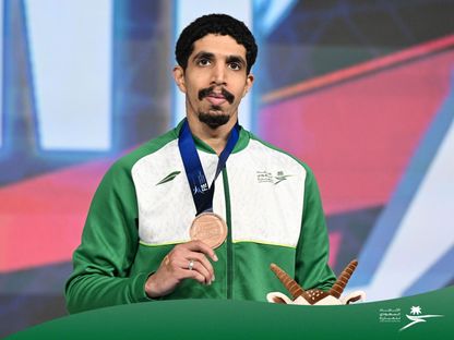 السعودي خليفة العميري يحمل الميدالية البرونزية في بطولة العالم للمبارزة بهونغ كونغ - 26 يوليو 2026 - @@FencingKsa