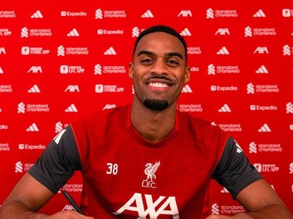 رايان غرافنبيرخ خلال تمديد عقده مع ليفربول - 7 مارس 2026 - X/@LFC