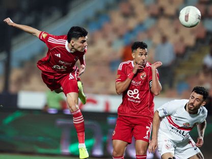 أشرف بن شرقي لاعب الأهلي يسجل هدف التقدم لفريقه في شباك الزمالك - 1 مايو 2026 - REUTERS