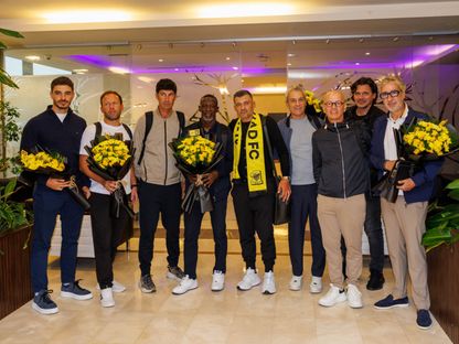 مدرب الاتحاد السعودي سيرجيو كونسيساو ومساعدوه لدى وصولهم إلى جدة - 9 أكتوبر 2025 - X/@ittihad