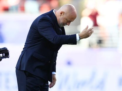 سيرجي بارباريز مدرب البوسنة يحيي الجماهير عقب الهزيمة من أميركا في كأس العالم - 2 يوليو 2026 - REUTERS