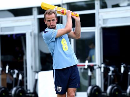 هاري كين يلعب الكريكيت خلال معسكر إنجلترا بكأس العالم - 9 يونيو 2026 - X/HKane