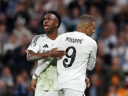 كيليان مبابي مع فينيسيوس جونيور خلال مباراة ريال مدريد ومانشستر سيتي - 19 فبراير 2025 - Reuters