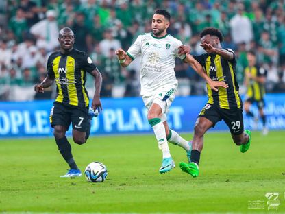 رياض محرز نجم الأهلي خلال مباراة ضد الاتحاد بالدوري السعودي - 4 أبريل 2024 - X/@ALAHLI_FC