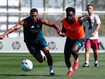 فينيسيوس جونيور وترينت ألكسندر أرنولد خلال تدريب لريال مدريد - 5 أغسطس 2026 - realmadrid.com