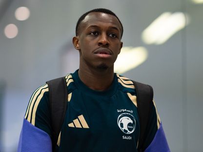 من وصول سعود عبد الحميد نجم المنتخب السعودي لملعب الإنماء لمواجهة مصر الودية - 27 مارس 2026 - X/@SaudiNT