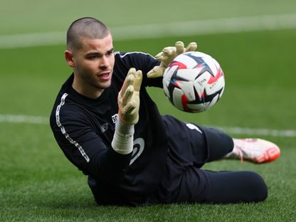 لوكاس شوفالييه حارس مرمى ليل قبل مواجهة نانت في الدوري الفرنسي - 15 مارس 2025 - Reuters