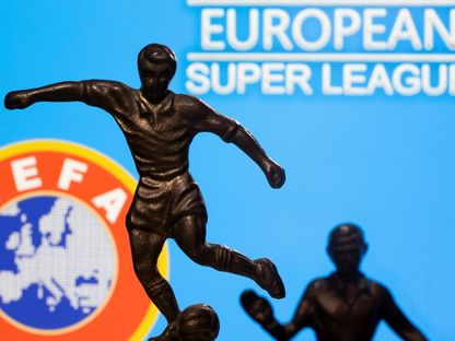 شعار دوري السوبر ليغ الأوروبي وإلى جانبه شعار  يويفا - 20 أبريل 2021 - REUTERS