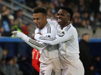 ريال مدريد يتنفس الصعداء بفوز في ألافيس يخفف الضغط عن تشابي