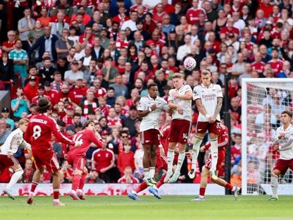 تسديدة دومينيك سوبوسلاي لاعب ليفربول في طريقها لمرمى أرسنال - 31 أغسطس 2025 - X/@LFC