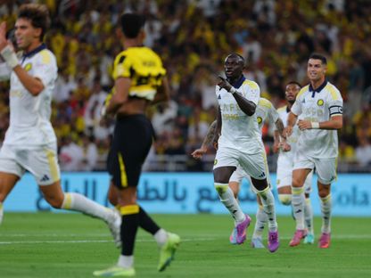 احتفال ساديو ماني مهاجم النصر بتسجيل هدف في مرمى الاتحاد بكلاسيكو الدوري السعودي - 26 سبتمبر 2025 - X/@AlNassrFC