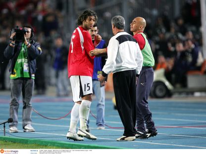 المشادة الشهيرة بين أحمد حسام "ميدو" وحسن شحاتة مدرب مصر خلال مواجهة السنغال في كأس أمم إفريقيا 2006 - 7 فبراير 2006 - REUTERS