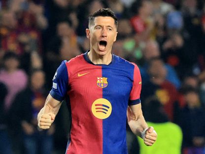 روبرت ليفاندوفسكي مهاجم برشلونة يحتفل بهدفه في مرمى دورتموند - 9 أبريل 2025 - Reuters