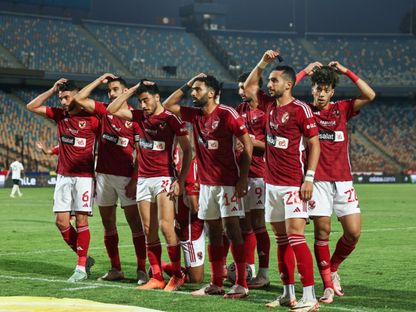 لاعبون من الأهلي يحتفلون بهدف في مرمى طلائع الجيش بالدوري المصري - 8 يوليو 2024 - X/@AlAhly