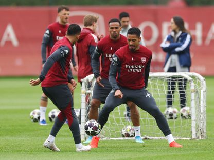 ويليام ساليبا وغابرييل جيسوس وغابرييل ماغالهايس خلال تدريب لأرسنال - 28 أبريل 2026 - Action Images via Reuters
