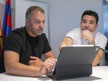 اجتماع ديكو المدير الرياضي لنادي برشلونة مع هانزي فليك مدرب الفريق- - www.fcbarcelona.fr