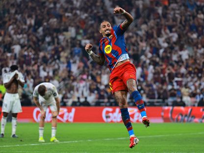 رافينيا يحتفل بهدفه أمام ريال مدريد خلال فوز برشلونة بالسوبر الإسباني في جدة - 11 يناير 2026 - Reuters