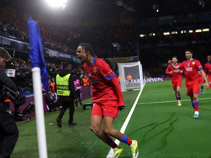 احتفال برادلي باركولا لاعب باريس سان جيرمان بتسجيل هدف في مرمى تشيلسي بدوري أبطال أوروبا - 17 مارس 2026 - X/@SPL