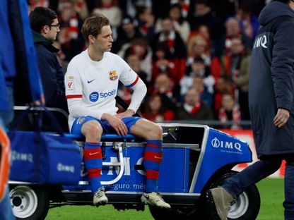 إصابة فرينكي دي يونغ بإلتواء في الكاحل خلال مباراة بلباو وبرشلونة - Reuters
