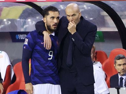 ريان شرقي ومدربه زين الدين زيدان خلال مواجهة بلجيكا وفرنسا بدوري الأمم الأوروبية - 28 سبتمبر 2026 - Reuters